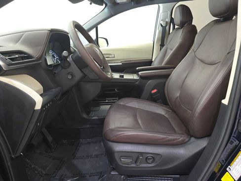 Certified 2021 Toyota Sienna Platinum AWD/4WD image 23