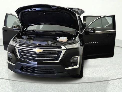 Used 2023 Chevrolet Traverse LT FWD image 9
