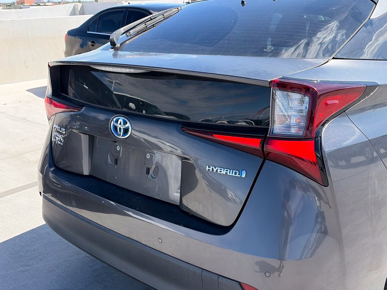Used 2022 Toyota Prius LE FWD image 4