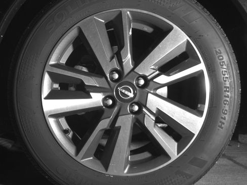 Used 2025 Nissan Versa SV image 12