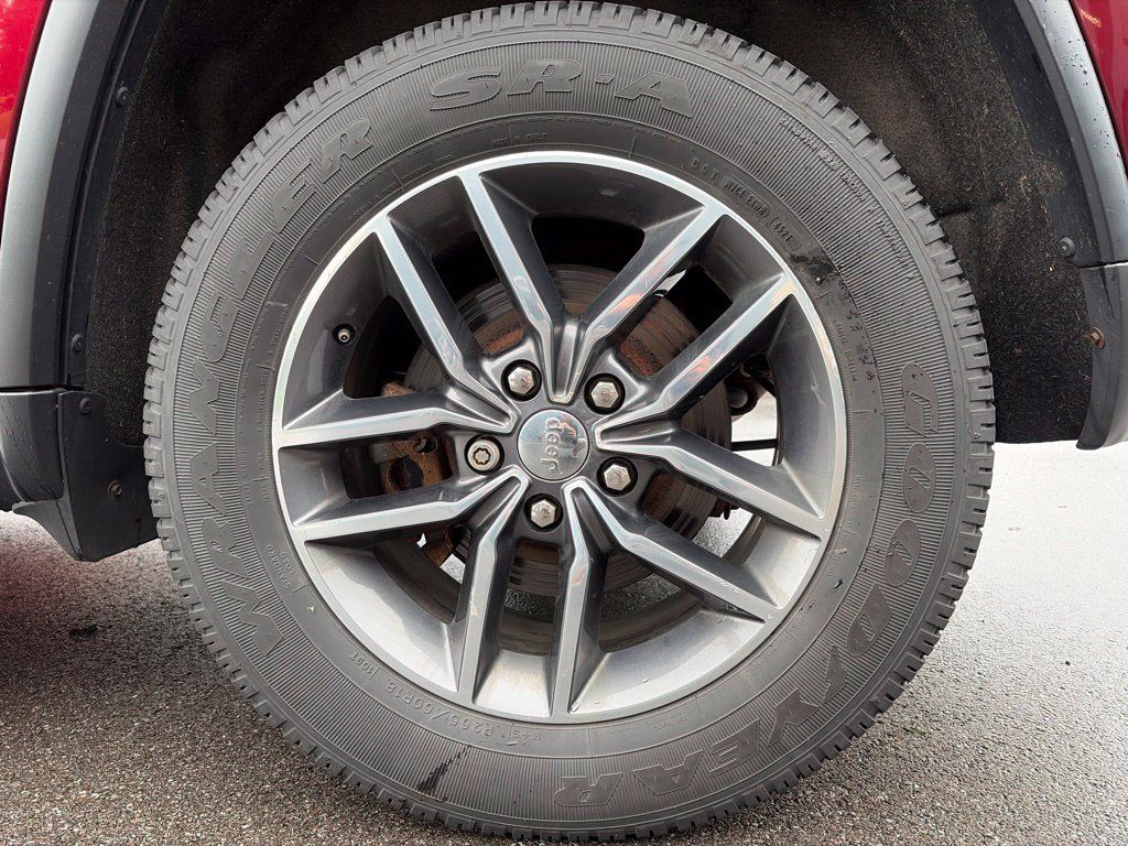 Used 2018 Jeep Grand Cherokee Limited AWD/4WD image 22