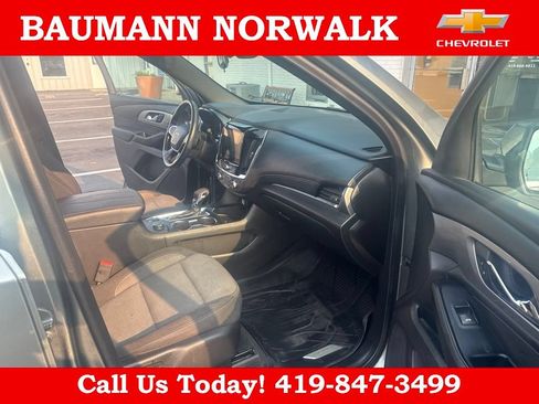 Used 2023 Chevrolet Traverse LT FWD image 27