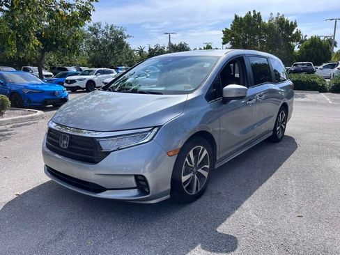 Used 2024 Honda Odyssey Touring image 3