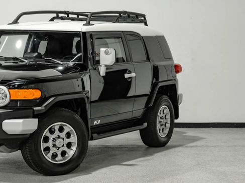 Used 2013 Toyota FJ Cruiser 4WD w/ Upgrade Pkg image 13