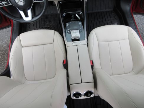 Used 2022 Mercedes-Benz GLB 250 4MATIC image 16