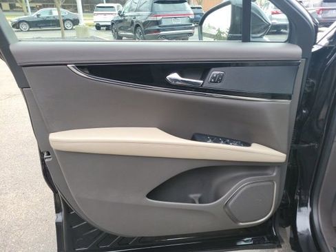 Certified 2023 Lincoln Nautilus FWD image 18