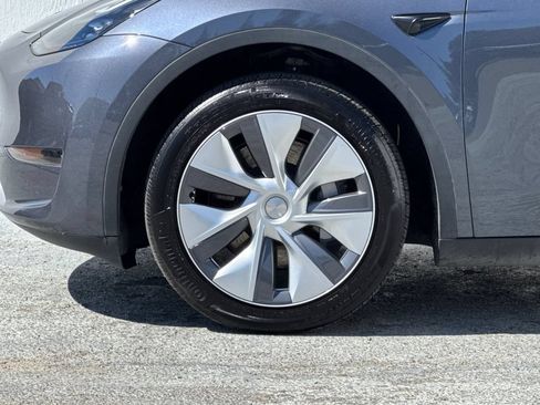 Used 2023 Tesla Model Y Long Range AWD/4WD image 25