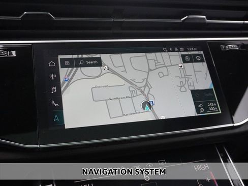 Used 2023 Audi Q8 Premium image 3