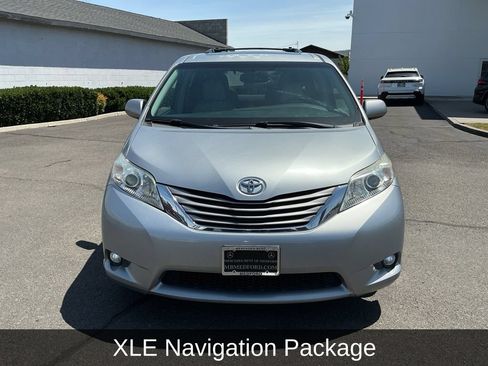 Used 2016 Toyota Sienna XLE w/ XLE Navigation Package FWD image 3