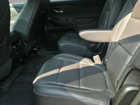 Used 2022 Chevrolet Traverse LT AWD/4WD image 10