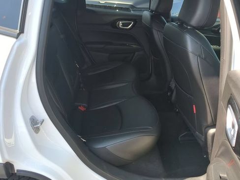 Used 2025 Jeep Compass Trailhawk AWD/4WD image 19
