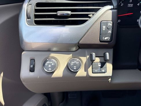 Used 2017 Chevrolet Tahoe Premier AWD/4WD image 19