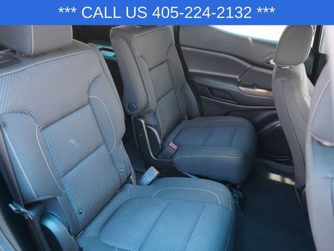 Used 2023 GMC Acadia SLE w/ Driver Convenience Package FWD image 27