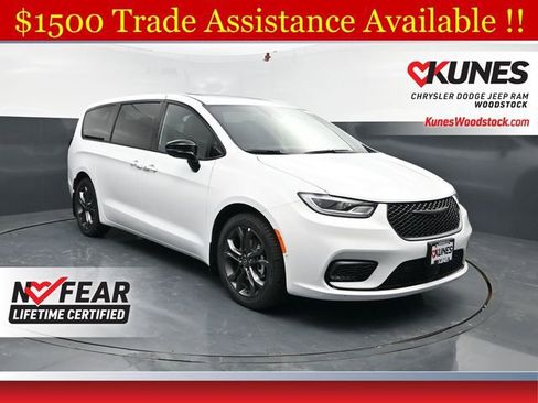 New 2026 Chrysler Pacifica Select FWD image 1