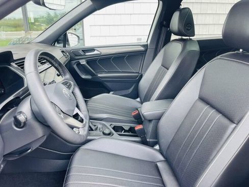Used 2023 Volkswagen Tiguan SE R-Line AWD/4WD image 9