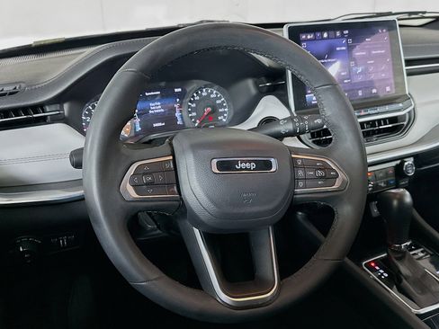 Used 2023 Jeep Compass Limited image 18