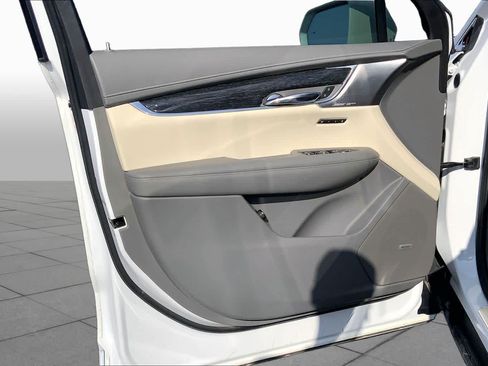 Used 2020 Cadillac XT6 Premium Luxury FWD image 22