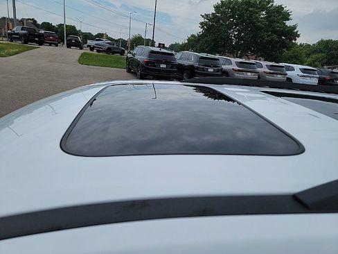 Certified 2023 Chevrolet Traverse RS w/ LPO, Floor Liner Package AWD/4WD image 26
