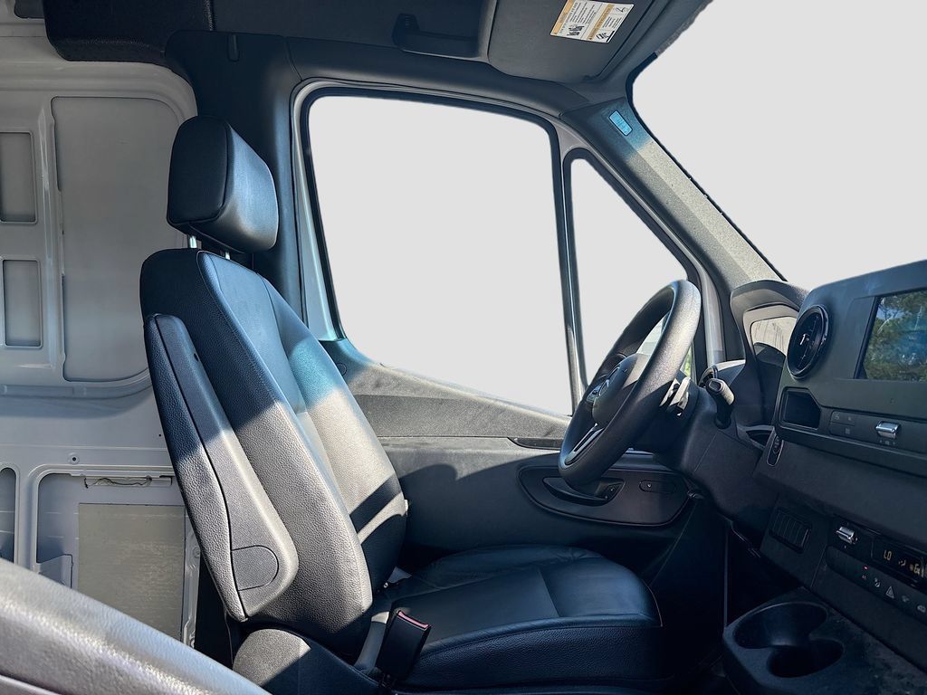 Used 2024 Mercedes-Benz Sprinter 2500 image 19