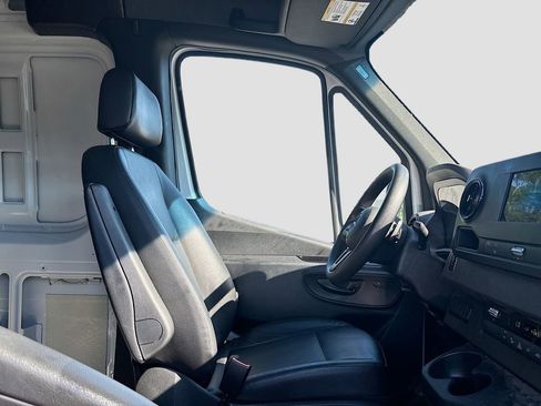 Used 2024 Mercedes-Benz Sprinter 2500 image 19