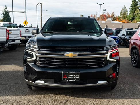 Used 2021 Chevrolet Suburban LT image 2