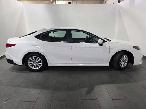 Used 2025 Toyota Camry LE image 6