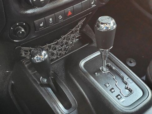 Used 2018 Jeep Wrangler Unlimited Sport S image 17