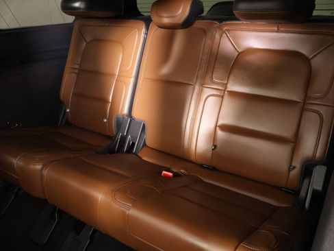 Used 2023 Lincoln Navigator Reserve image 13