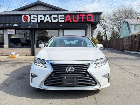 Used 2018 Lexus ES 350 w/ Luxury Package w/Wood Trim image 2
