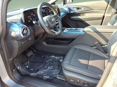 Used 2025 Chevrolet Equinox EV LT w/ Convenience Package FWD image 10