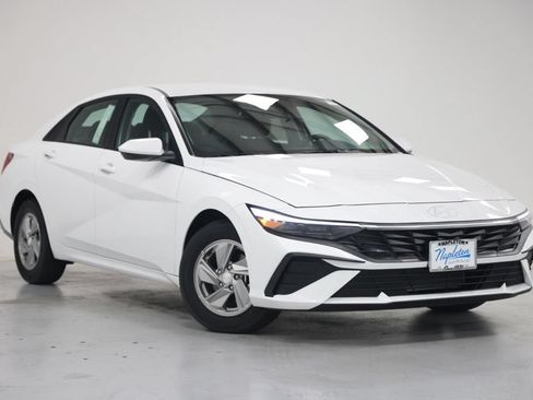 Used 2026 Hyundai Elantra SE FWD image 9