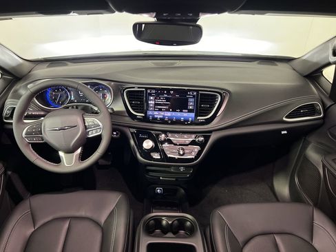 New 2026 Chrysler Pacifica Select image 25