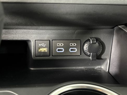 Certified 2024 Toyota Highlander XLE FWD image 23