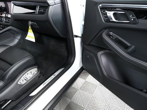 New 2026 Porsche Macan S image 27