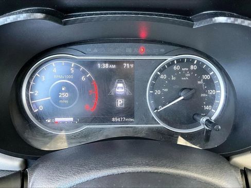 Used 2020 Nissan Versa SV image 12