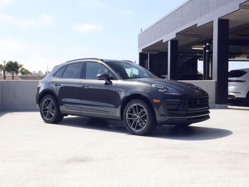 Certified 2025 Porsche Macan AWD/4WD image 7