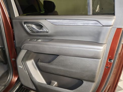 Used 2022 GMC Yukon XL SLT image 44