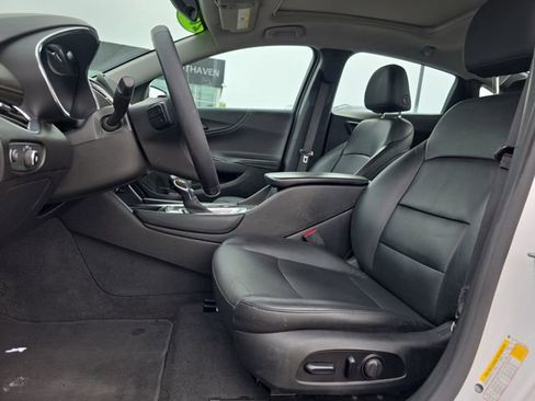 Used 2021 Chevrolet Malibu LT w/ Leather Package FWD image 10