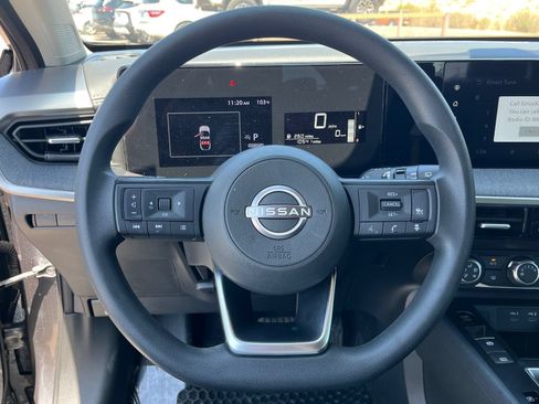Used 2025 Nissan Kicks SV FWD image 18