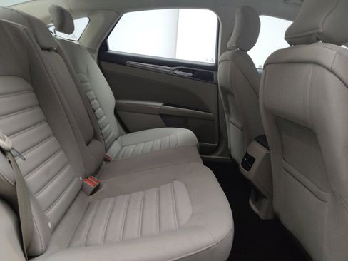 Used 2019 Ford Fusion SE image 19