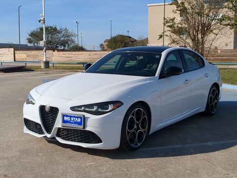 Used 2024 Alfa Romeo Giulia Veloce image 8