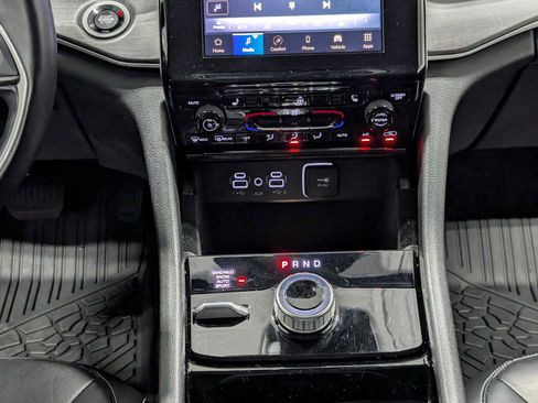 Used 2022 Jeep Grand Cherokee Limited image 19