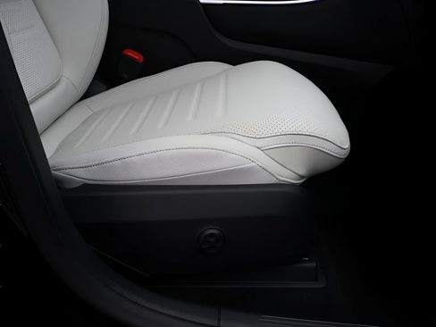 Certified 2026 Mercedes-Benz GLC 300 4MATIC image 12
