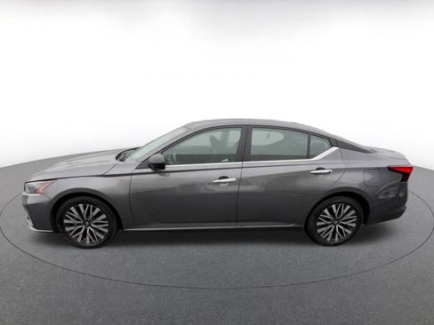 Used 2025 Nissan Altima 2.5 SV image 8