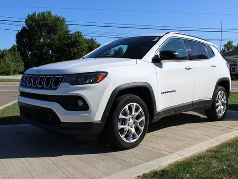 Used 2023 Jeep Compass Latitude AWD/4WD image 5