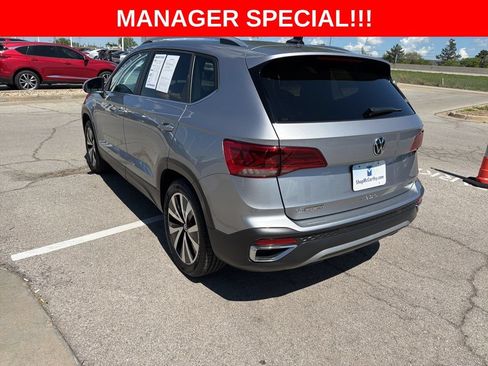 Used 2023 Volkswagen Taos SE w/ Panoramic Sunroof Package AWD/4WD image 5