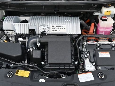 Used 2015 Toyota Prius Four image 15