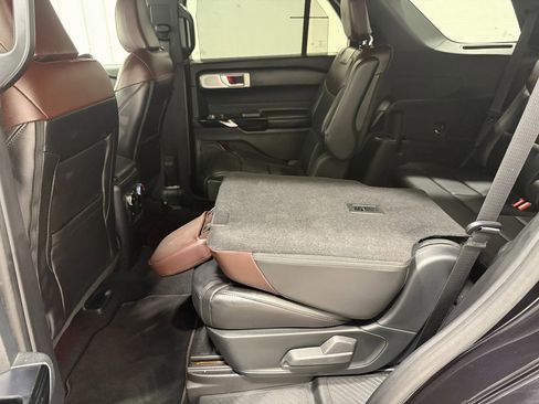 Used 2023 Ford Explorer Platinum w/ Technology Package image 40