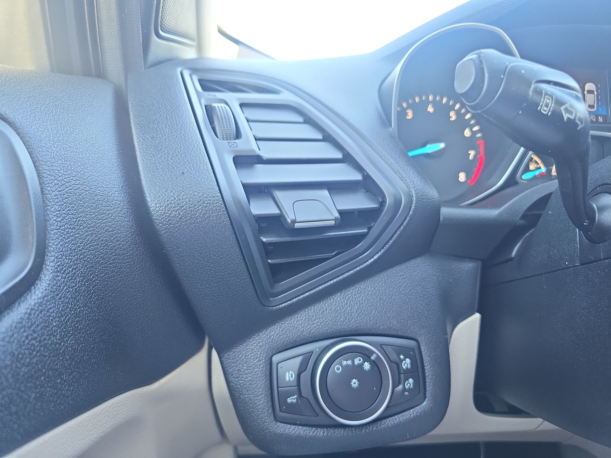 Used 2018 Ford Escape SE w/ Ford Safe & Smart Package FWD image 19