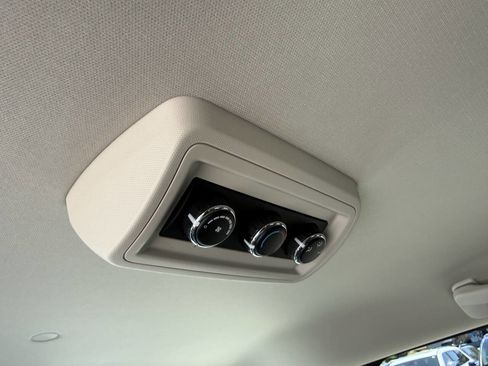 Used 2014 Dodge Grand Caravan SXT w/ UConnect Hands-Free Group FWD image 14